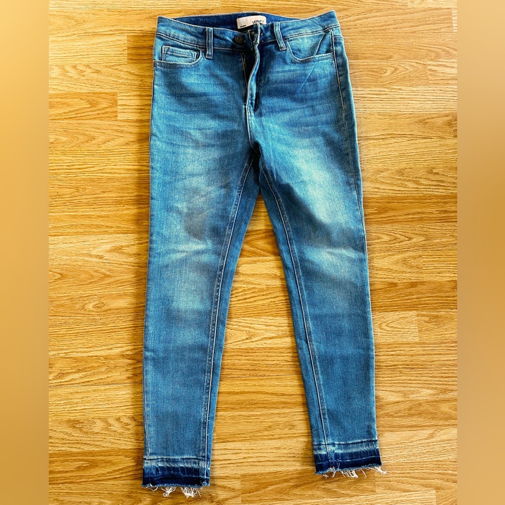 Vervet Women’s skinny jeans, size 29. Never worn.